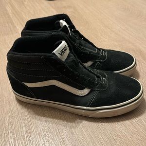 Women’s 9.5 high top vans